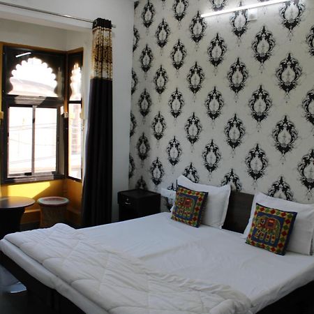 Hill Paradise Home Stay Удайпур Екстериор снимка