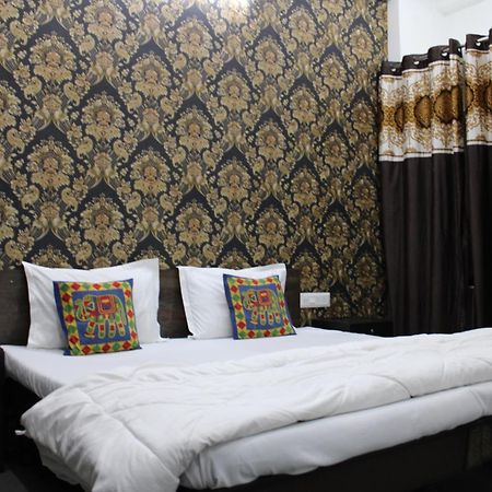 Hill Paradise Home Stay Удайпур Екстериор снимка