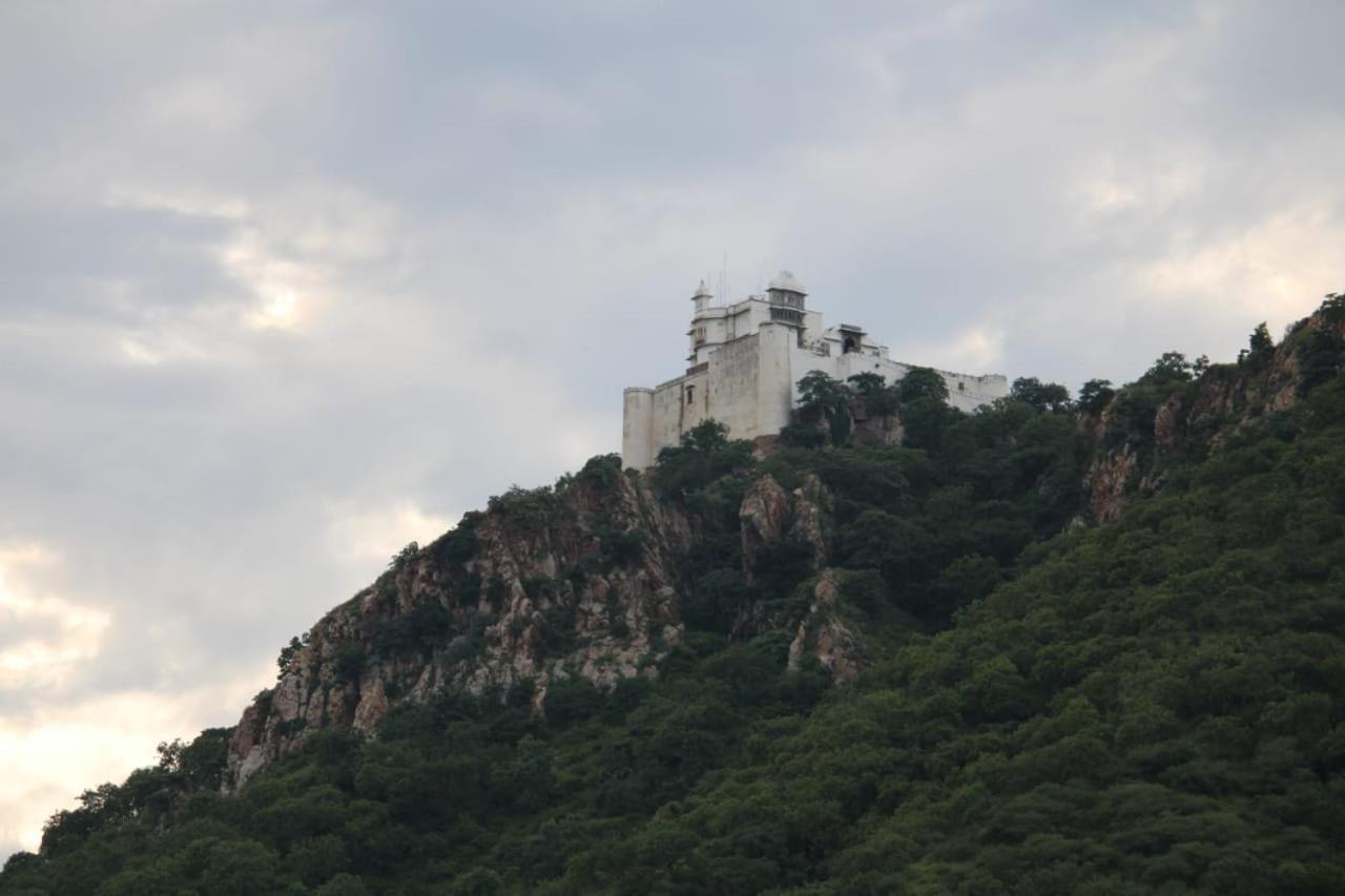 Hill Paradise Home Stay Удайпур Екстериор снимка