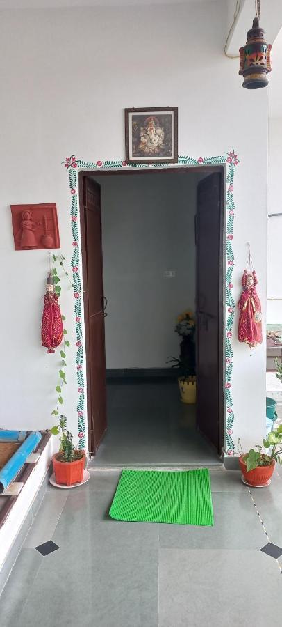 Hill Paradise Home Stay Удайпур Екстериор снимка
