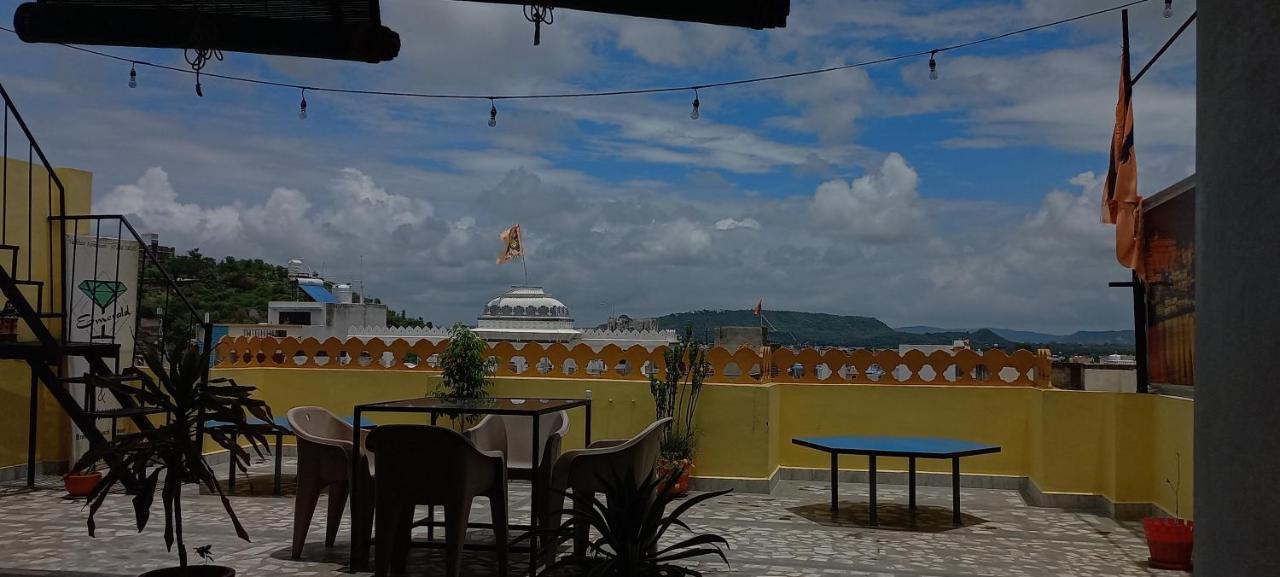 Hill Paradise Home Stay Удайпур Екстериор снимка