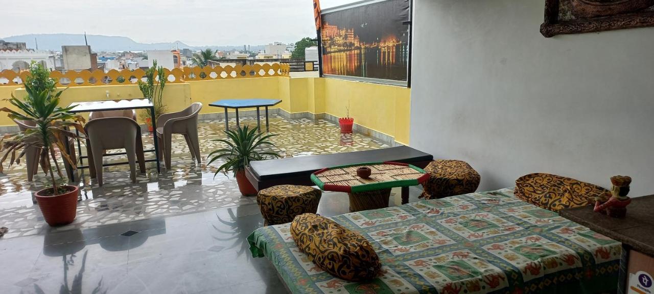 Hill Paradise Home Stay Удайпур Екстериор снимка