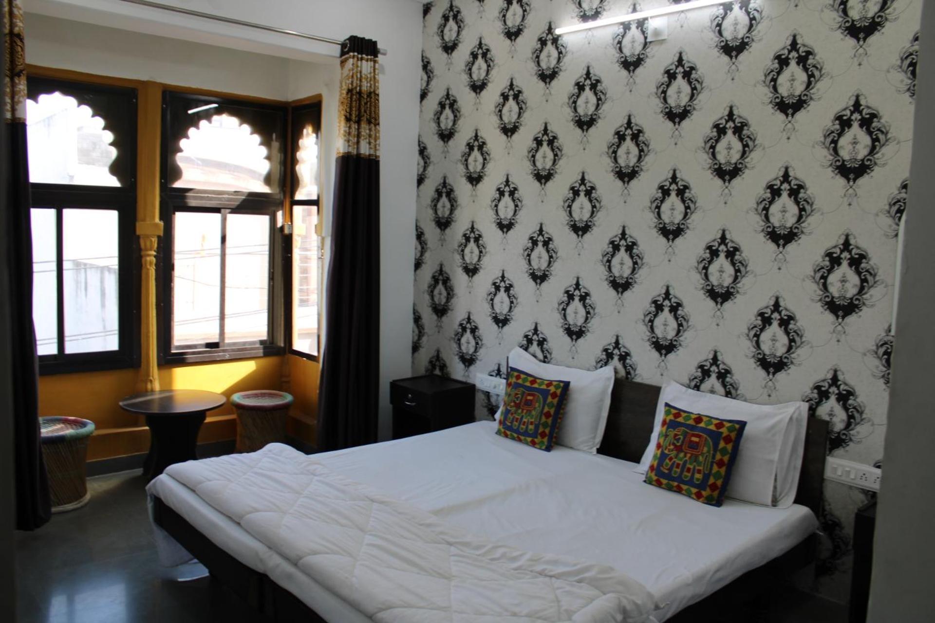 Hill Paradise Home Stay Удайпур Екстериор снимка