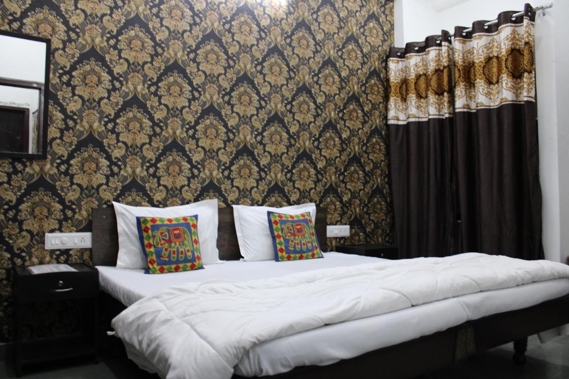 Hill Paradise Home Stay Удайпур Екстериор снимка