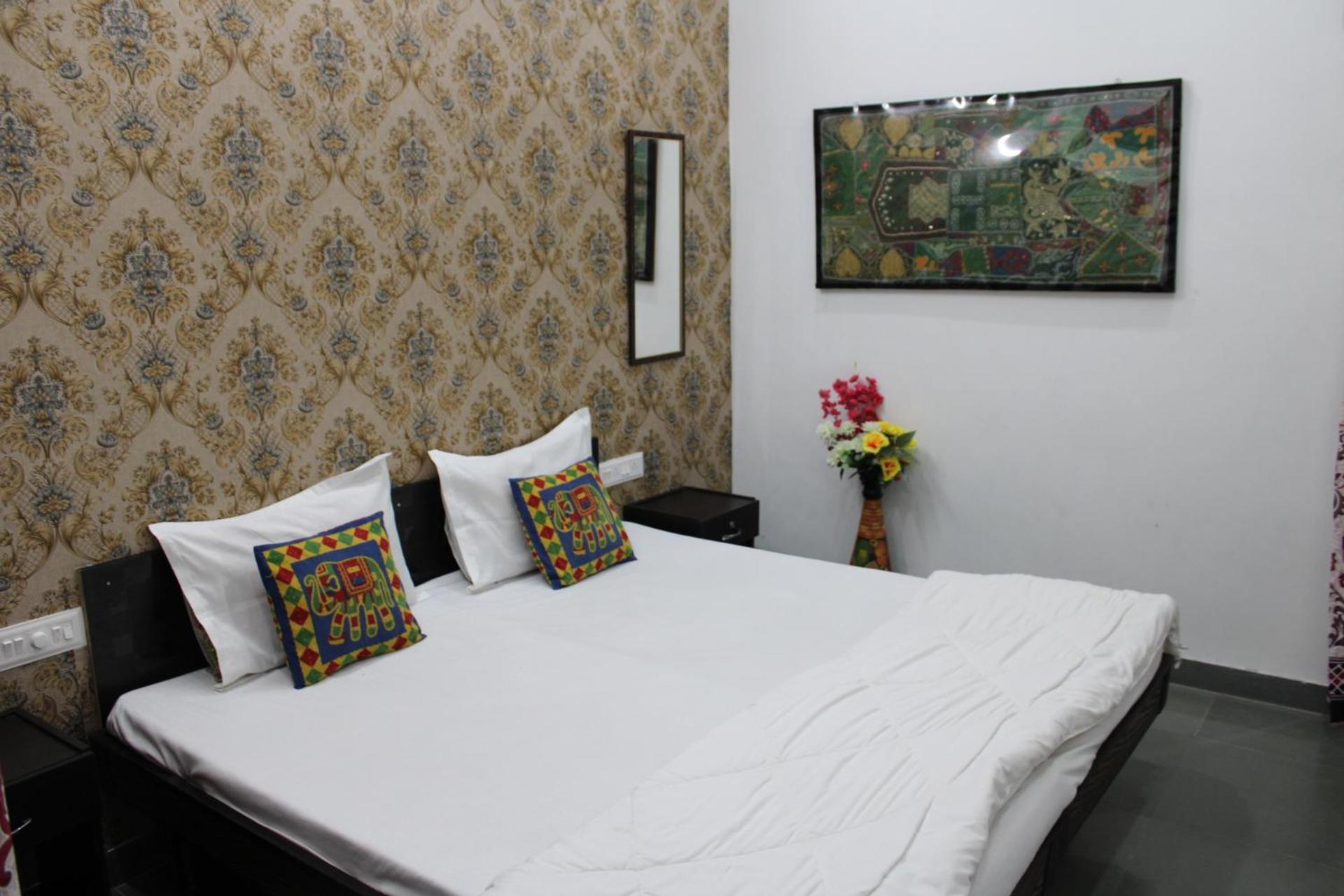 Hill Paradise Home Stay Удайпур Екстериор снимка
