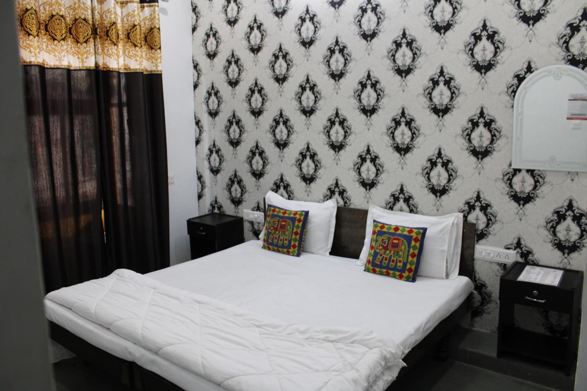 Hill Paradise Home Stay Удайпур Стая снимка