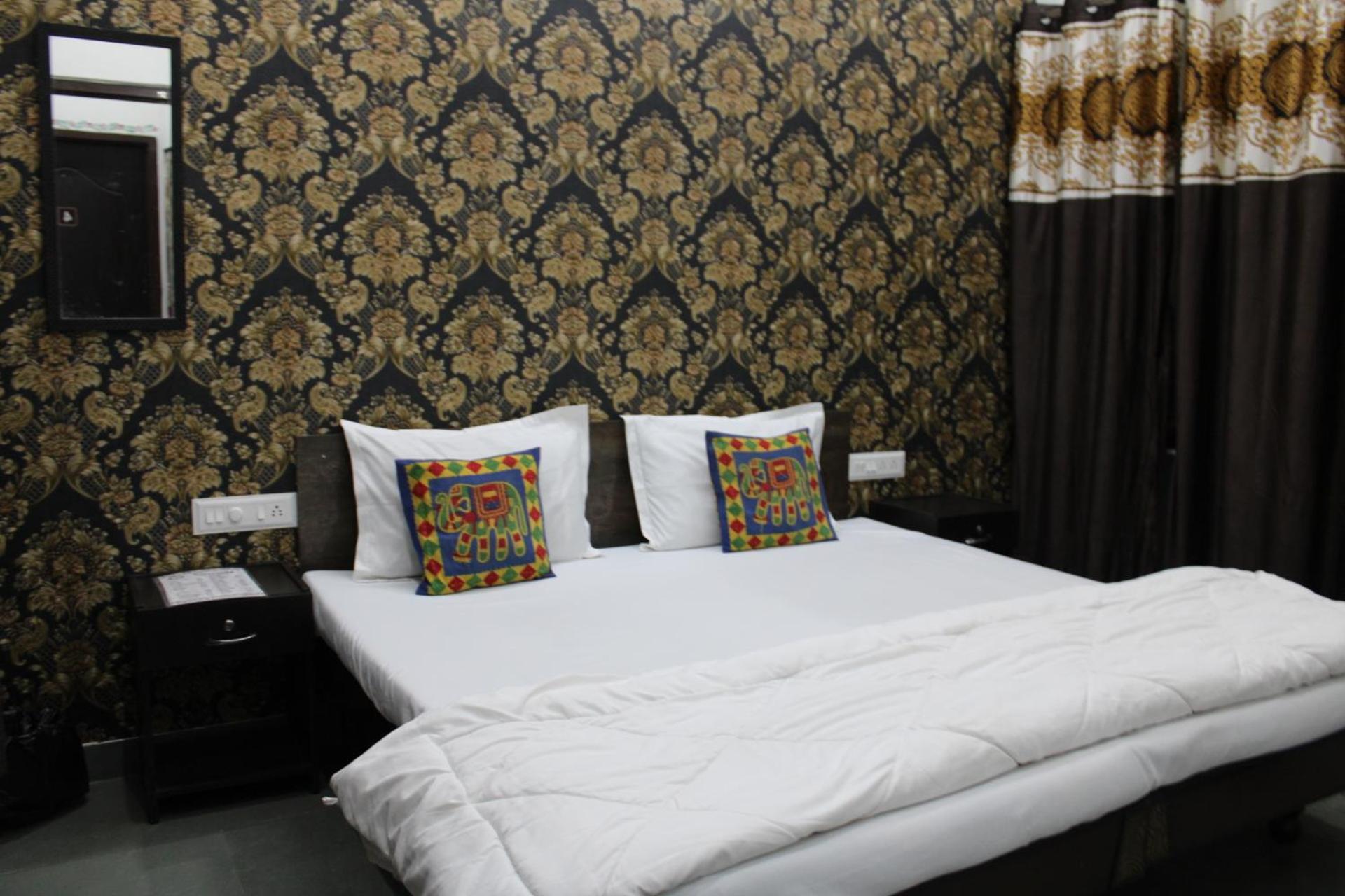 Hill Paradise Home Stay Удайпур Стая снимка